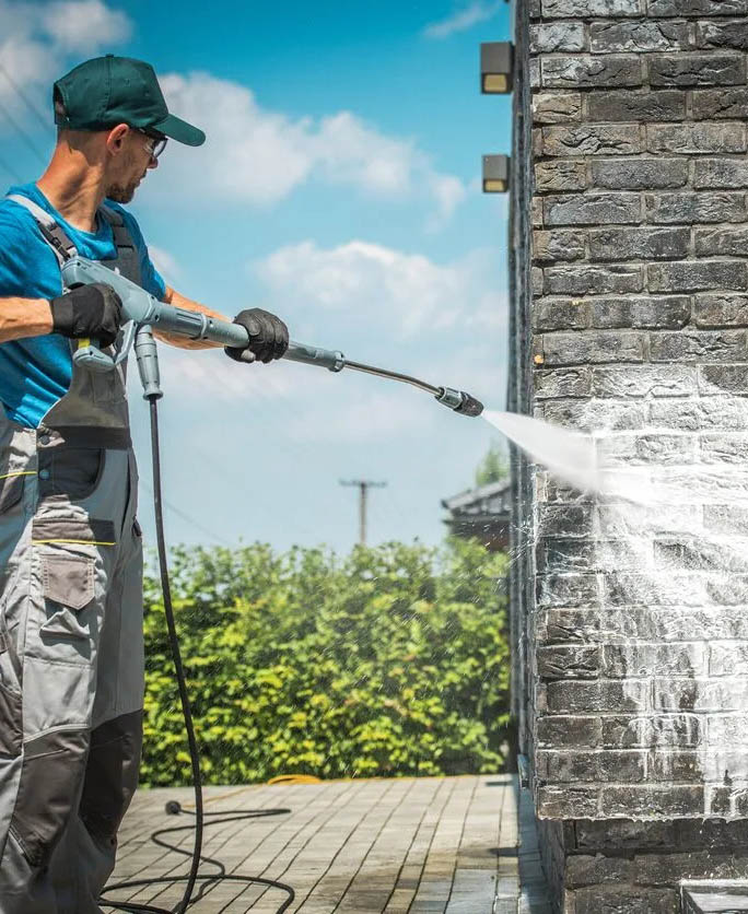 wall cleaning wih pressure washing